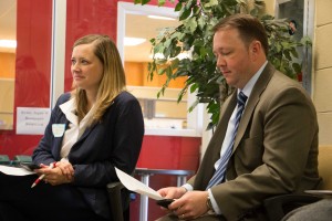 WMC-TV News Director Tammy Phillips and WLBT News Director Hatton Weeks observe NewsWatch Ole Miss before offering a critique. Photo by Ji Hoon Heo, April 4, 2016.